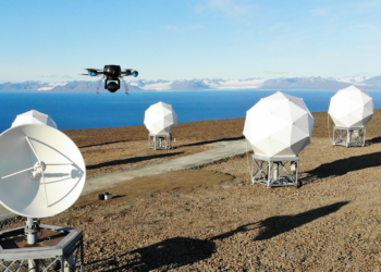 QuadSAT has performed in-situ verification of 10 antennas at the KSAT Svalbard Ground Station, as part of its ongoing work with LEO satellite operator, OneWeb / Source: QuadSAT