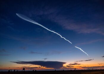 The launch of SpaceX Falcon 9 rocket with 22 Starlink satellites viewed from Huntington Beach, March 18. (Courtesy/Allen J. Schaben/Los Angeles Times/Getty Images)