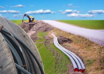 Image of fiber cables positioned in a rural location (Photo/ Getty Images)