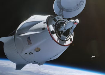 An artist's rendering of a Polaris Dawn astronaut performing a "space walk" (Courtesy/SpaceX)